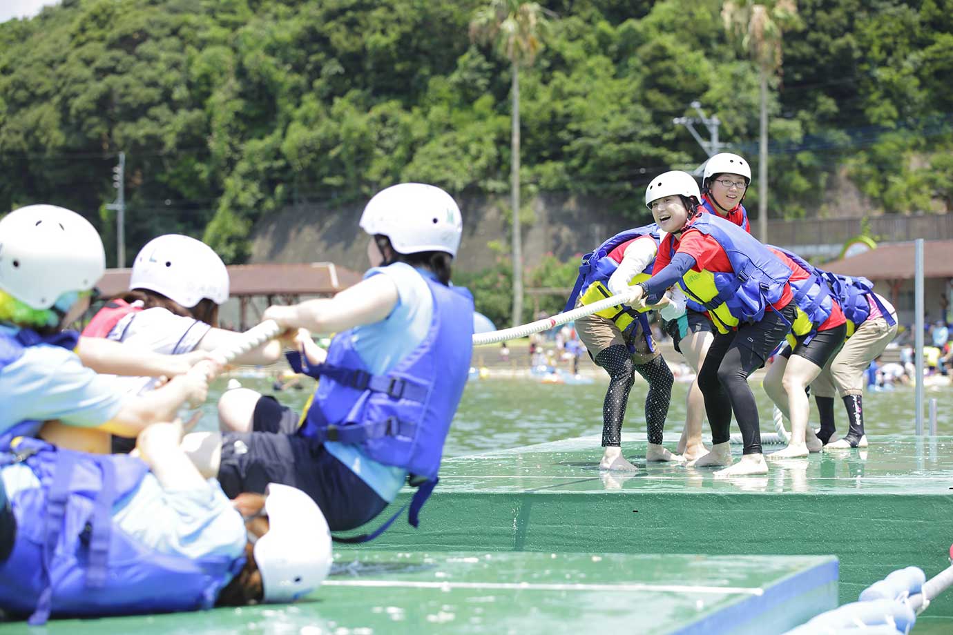 Tug of war tournament on the sea